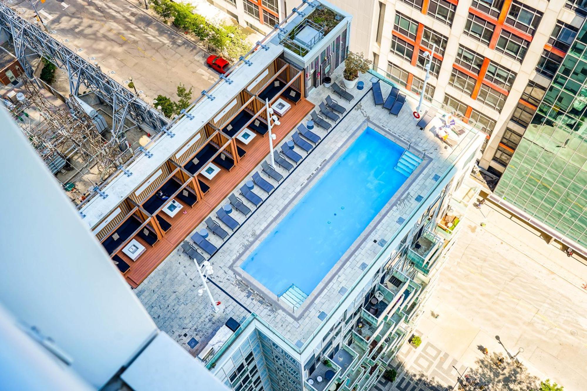 Chol Furnished Suites Heart Of Downtown Toronto, 2 Beds, Free Parking, Cn Tower View Екстер'єр фото