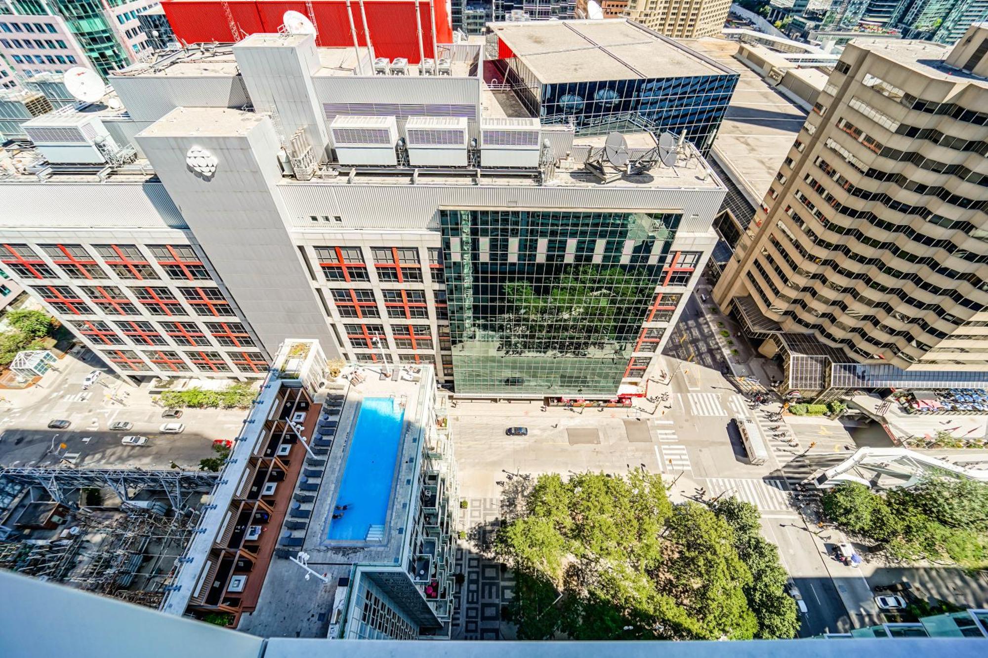 Chol Furnished Suites Heart Of Downtown Toronto, 2 Beds, Free Parking, Cn Tower View Екстер'єр фото