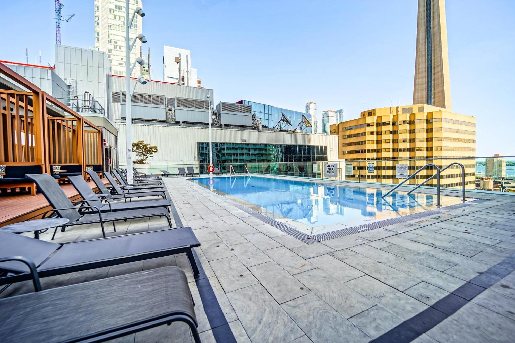 Chol Furnished Suites Heart Of Downtown Toronto, 2 Beds, Free Parking, Cn Tower View Екстер'єр фото