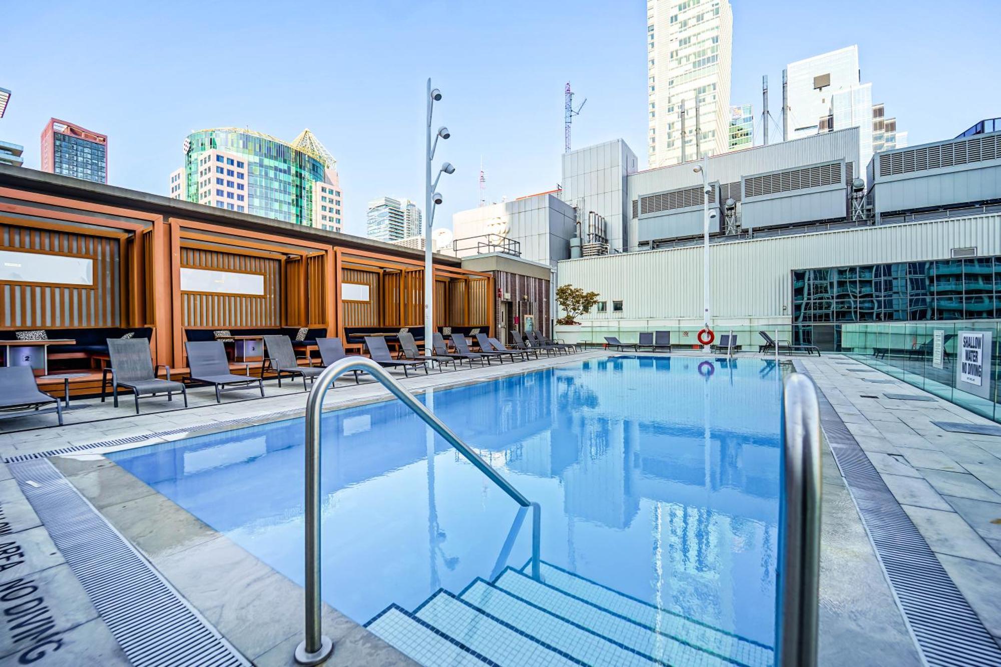 Chol Furnished Suites Heart Of Downtown Toronto, 2 Beds, Free Parking, Cn Tower View Екстер'єр фото