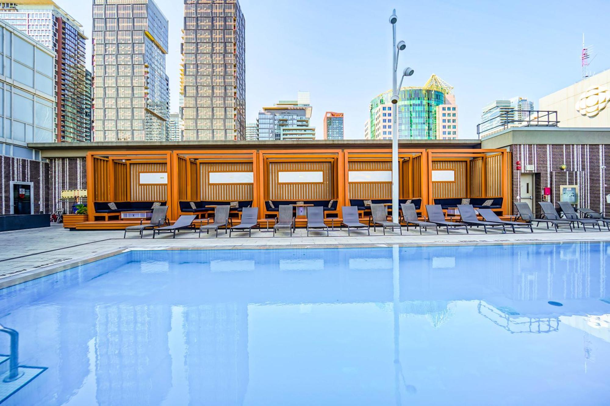 Chol Furnished Suites Heart Of Downtown Toronto, 2 Beds, Free Parking, Cn Tower View Екстер'єр фото