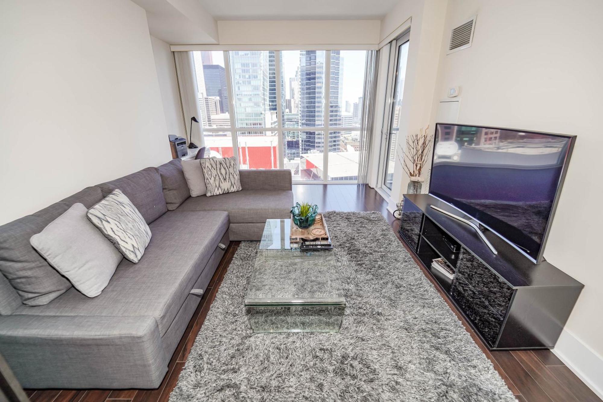 Chol Furnished Suites Heart Of Downtown Toronto, 2 Beds, Free Parking, Cn Tower View Екстер'єр фото