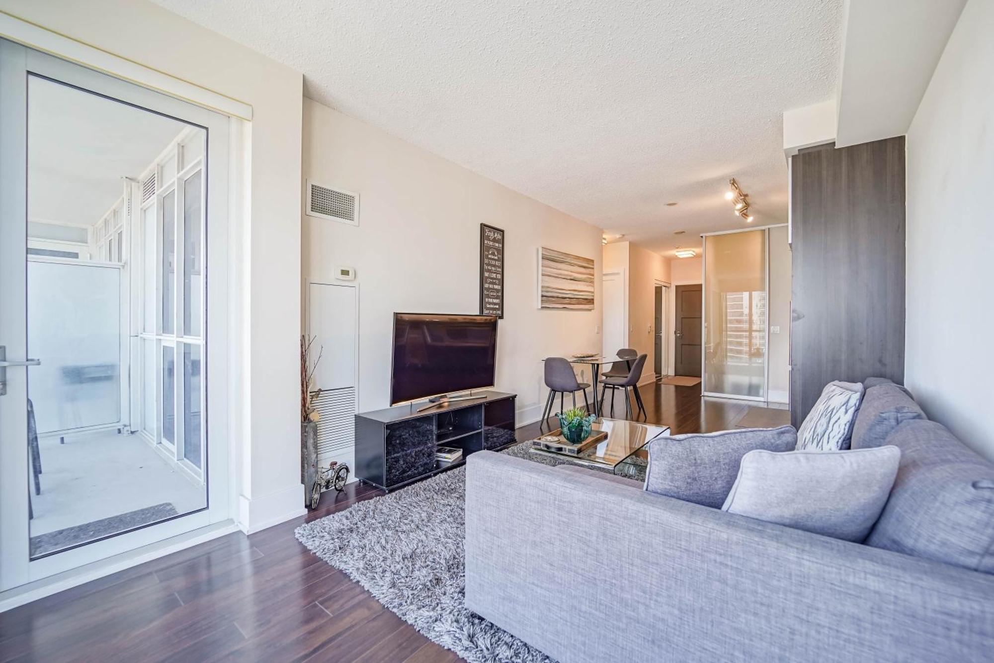 Chol Furnished Suites Heart Of Downtown Toronto, 2 Beds, Free Parking, Cn Tower View Екстер'єр фото