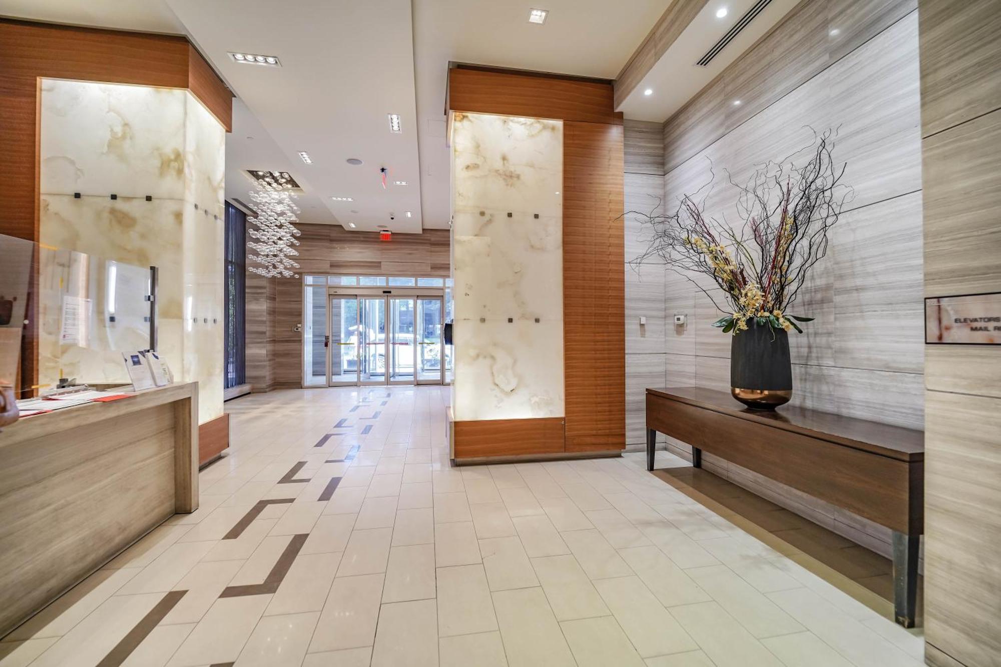 Chol Furnished Suites Heart Of Downtown Toronto, 2 Beds, Free Parking, Cn Tower View Екстер'єр фото