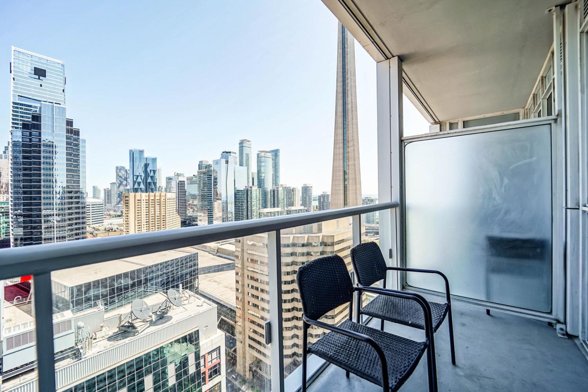 Chol Furnished Suites Heart Of Downtown Toronto, 2 Beds, Free Parking, Cn Tower View Екстер'єр фото