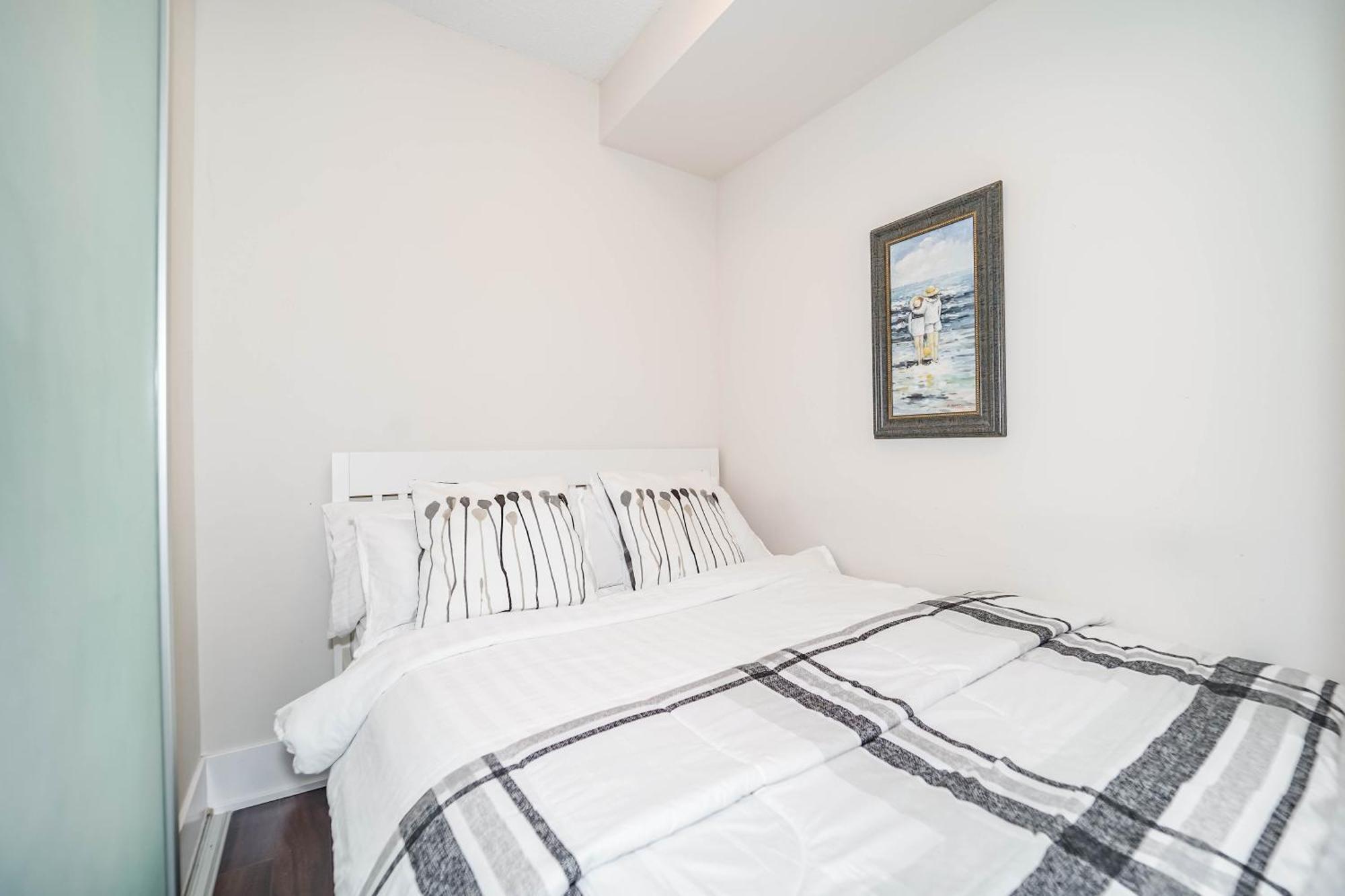 Chol Furnished Suites Heart Of Downtown Toronto, 2 Beds, Free Parking, Cn Tower View Екстер'єр фото