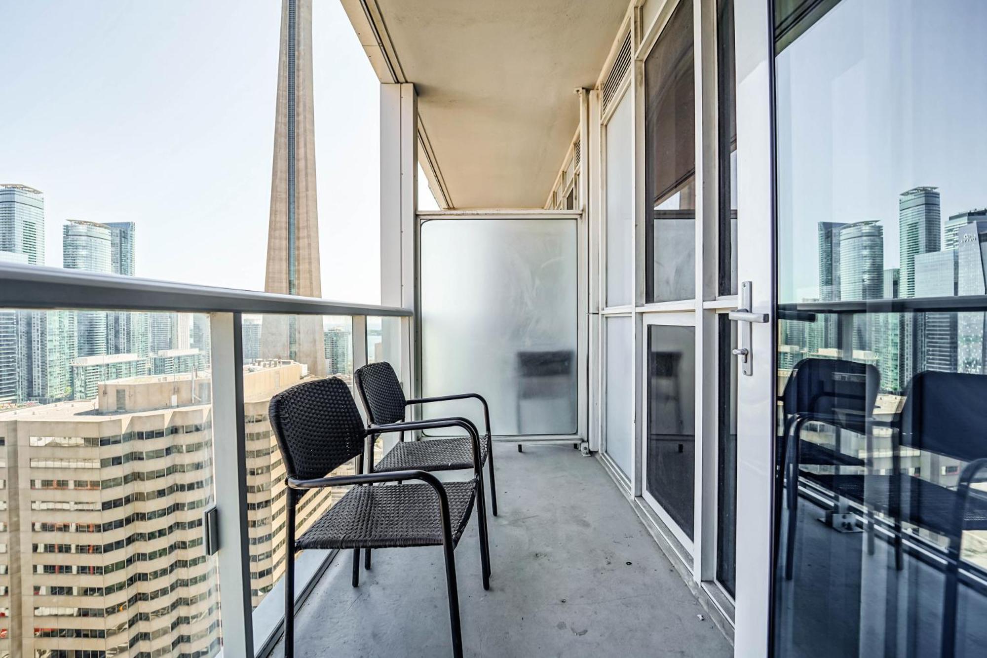 Chol Furnished Suites Heart Of Downtown Toronto, 2 Beds, Free Parking, Cn Tower View Екстер'єр фото