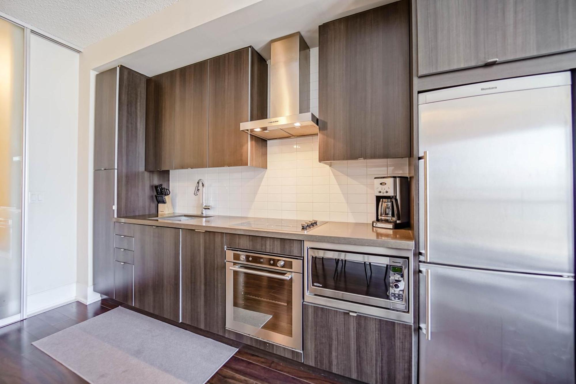 Chol Furnished Suites Heart Of Downtown Toronto, 2 Beds, Free Parking, Cn Tower View Екстер'єр фото
