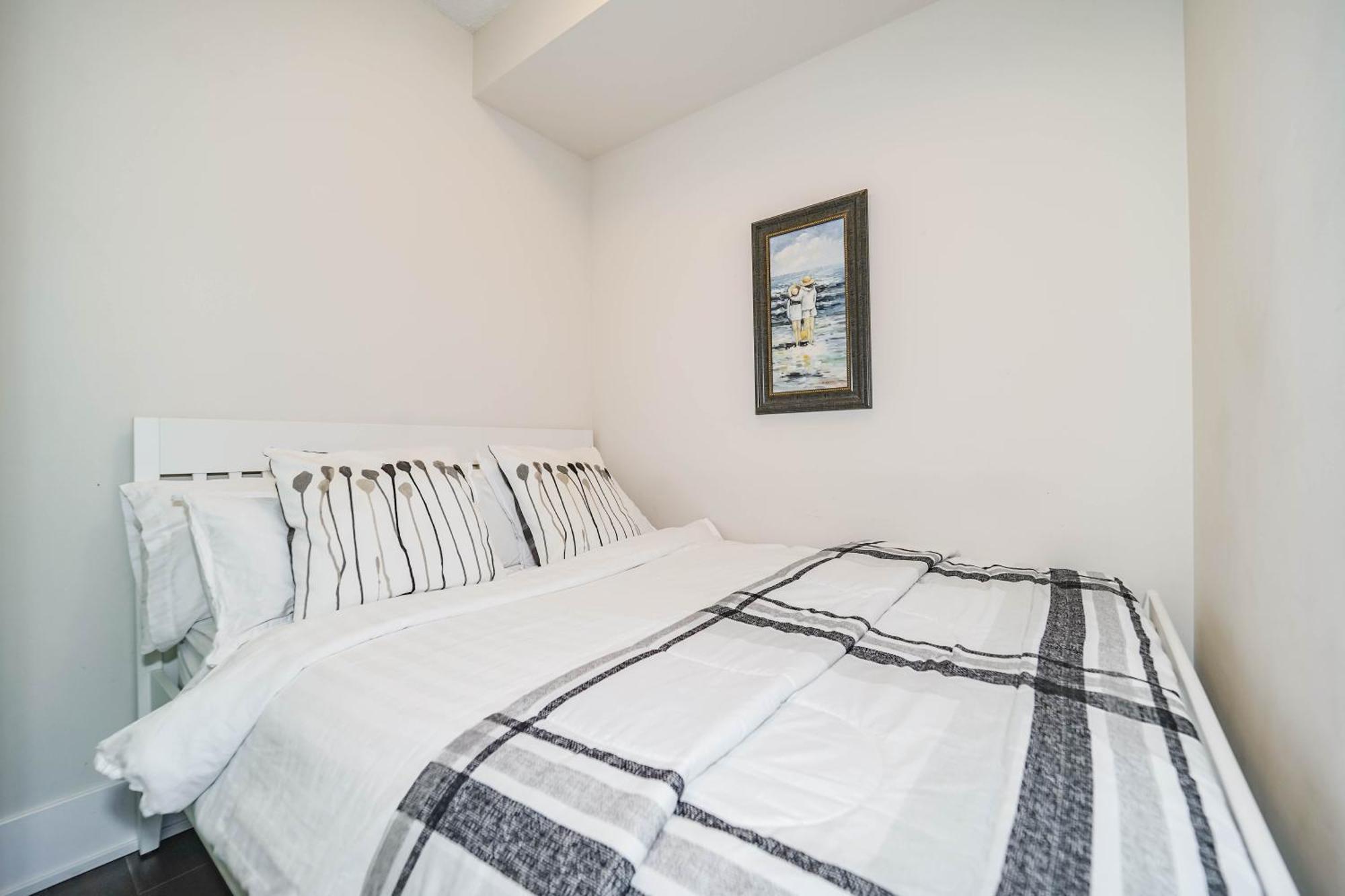 Chol Furnished Suites Heart Of Downtown Toronto, 2 Beds, Free Parking, Cn Tower View Екстер'єр фото
