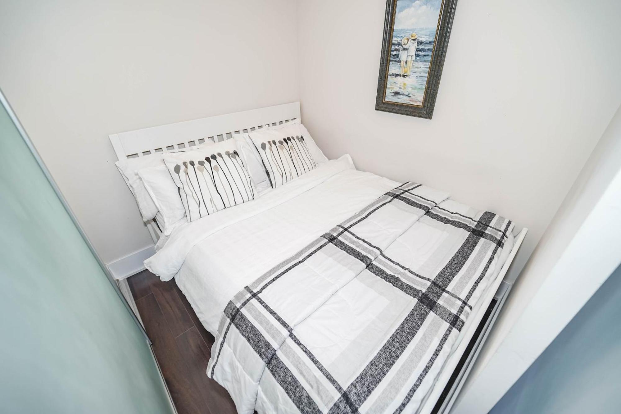 Chol Furnished Suites Heart Of Downtown Toronto, 2 Beds, Free Parking, Cn Tower View Екстер'єр фото