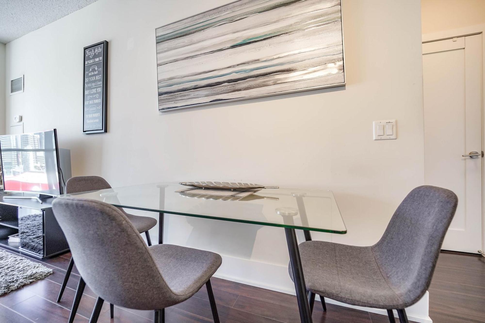 Chol Furnished Suites Heart Of Downtown Toronto, 2 Beds, Free Parking, Cn Tower View Екстер'єр фото