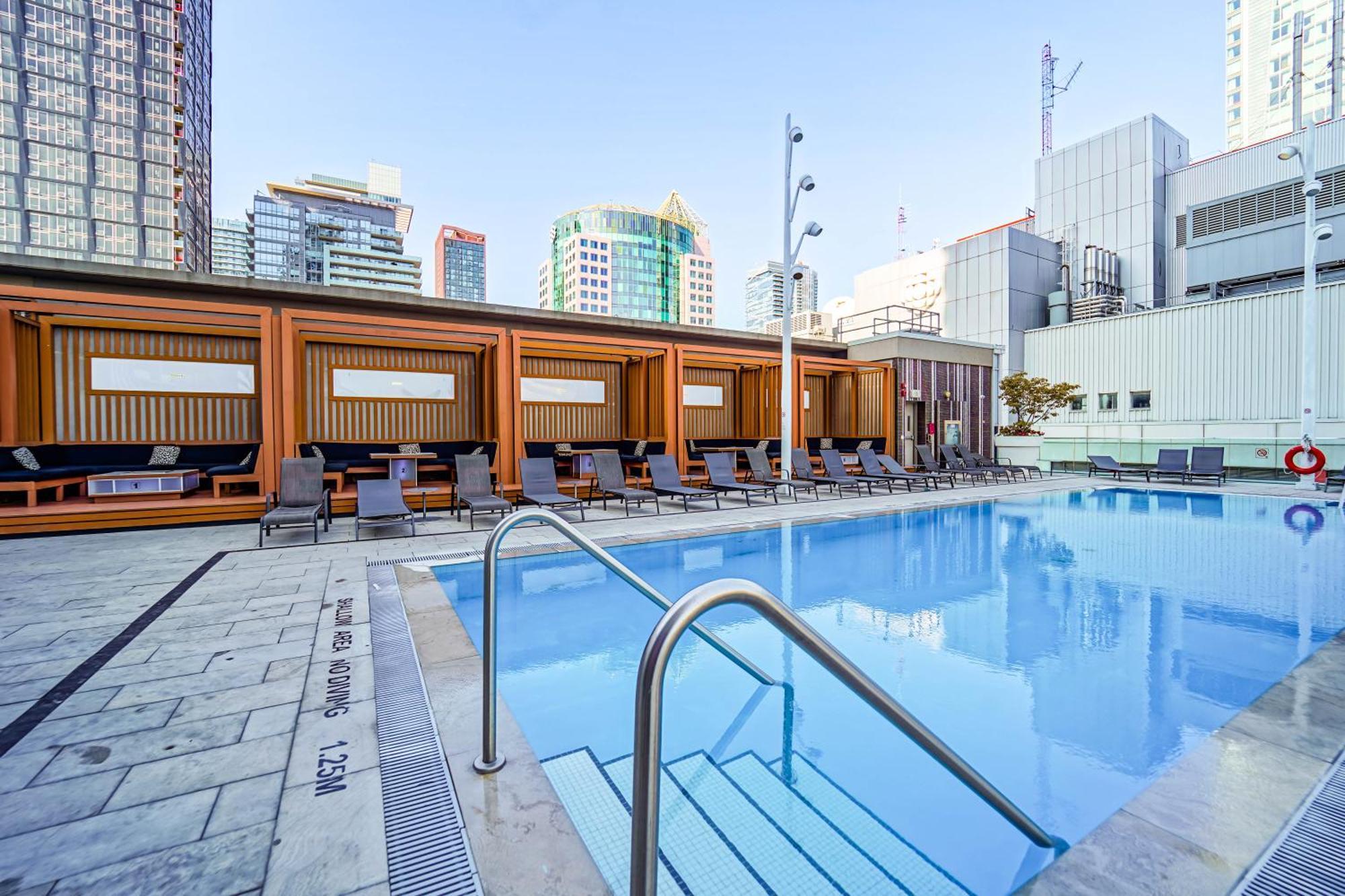 Chol Furnished Suites Heart Of Downtown Toronto, 2 Beds, Free Parking, Cn Tower View Екстер'єр фото