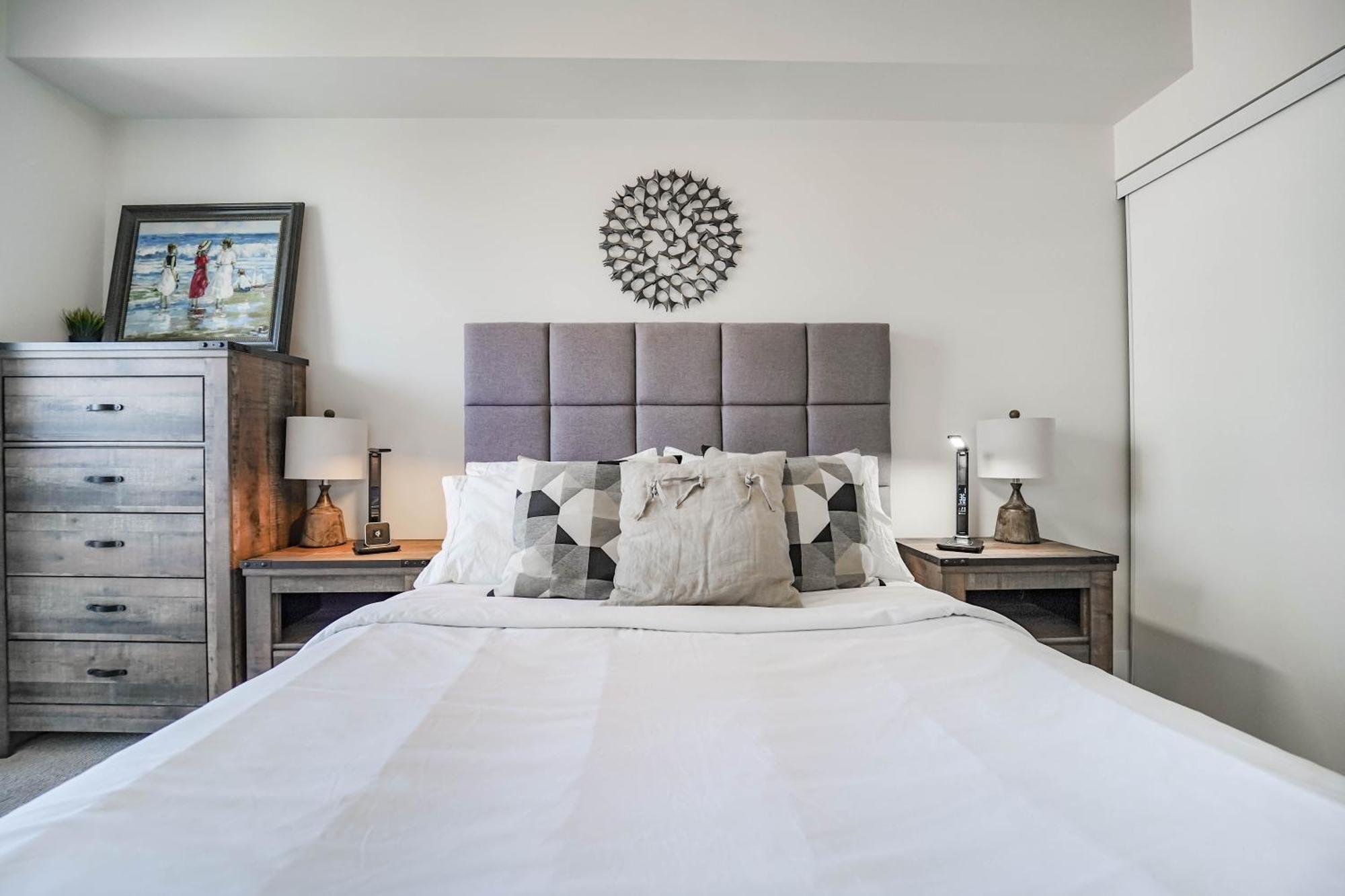 Chol Furnished Suites Heart Of Downtown Toronto, 2 Beds, Free Parking, Cn Tower View Екстер'єр фото