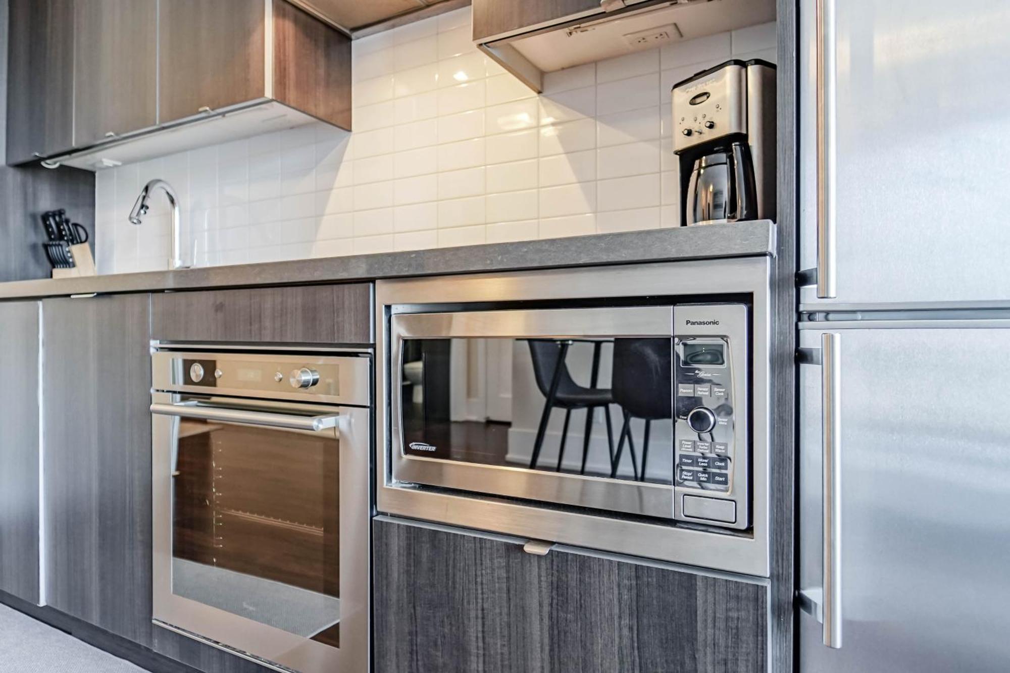 Chol Furnished Suites Heart Of Downtown Toronto, 2 Beds, Free Parking, Cn Tower View Екстер'єр фото
