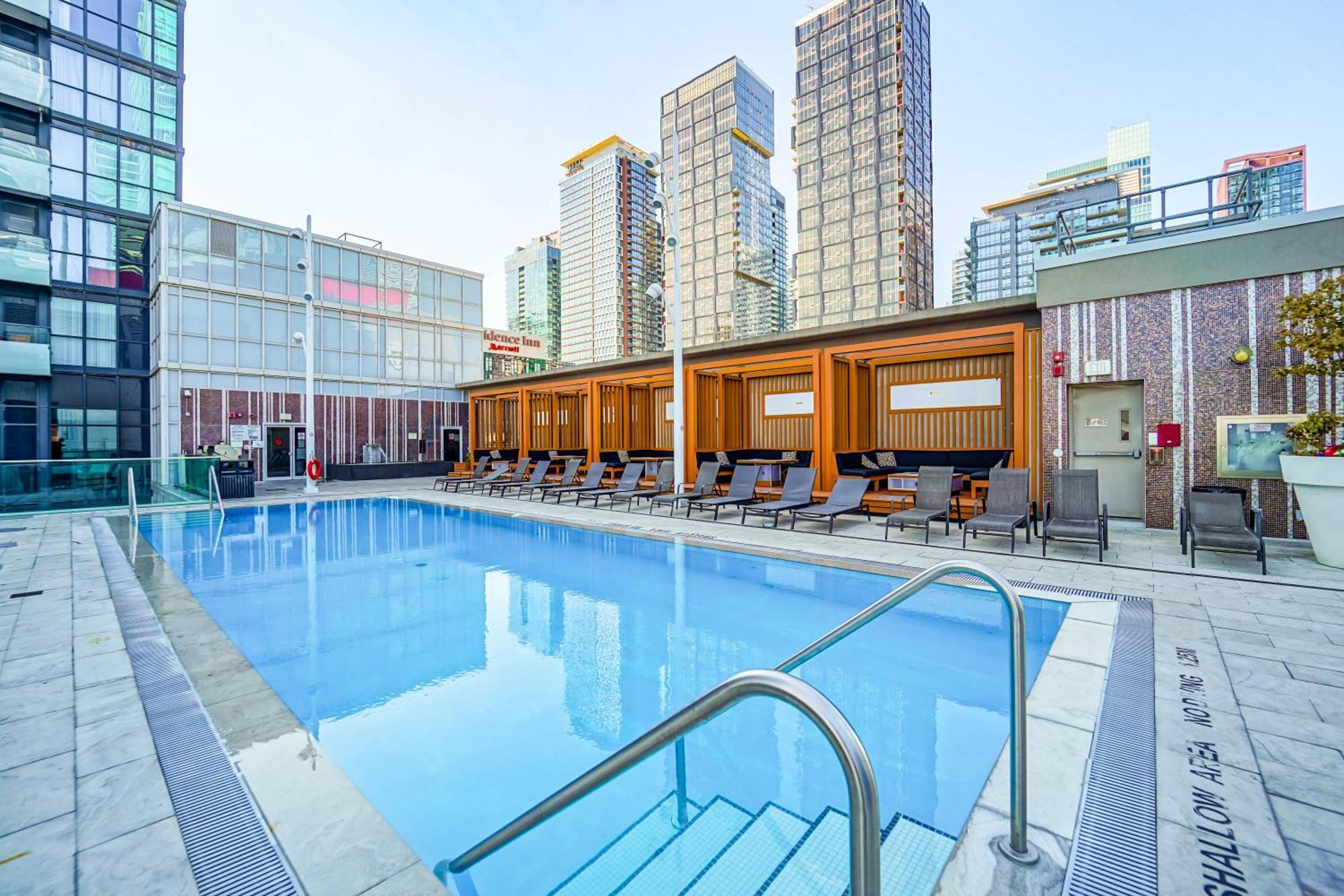 Chol Furnished Suites Heart Of Downtown Toronto, 2 Beds, Free Parking, Cn Tower View Екстер'єр фото